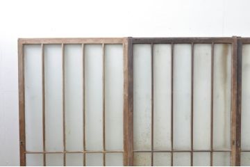 アンティーク建具　レトロ空間におすすめな縦格子のガラス窓3枚セット(引き戸、ガラス戸)(R-076592)