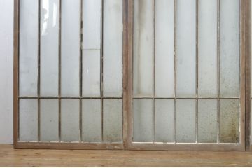 アンティーク建具　レトロ空間におすすめな縦格子のガラス窓3枚セット(引き戸、ガラス戸)(R-076592)