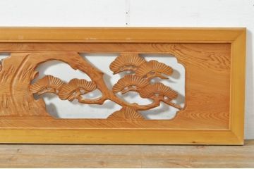 アンティーク建具　和の空間を演出する松と竹デザインの彫刻欄間1枚(明り取り、明かり取り、ランマ)(R-076600)
