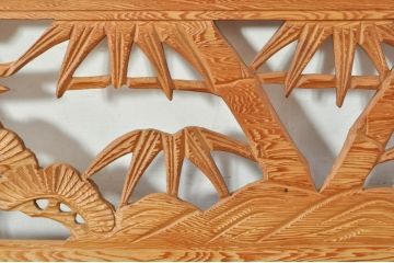 アンティーク建具　和の空間を演出する松と竹デザインの彫刻欄間1枚(明り取り、明かり取り、ランマ)(R-076600)