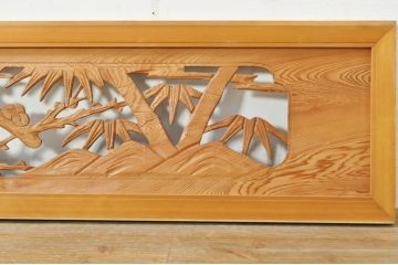 アンティーク建具　和の空間を演出する竹と梅デザインの彫刻欄間1枚(明り取り、明かり取り、ランマ)(R-076601)