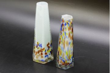 昭和レトロ　戦前　大正　置くだけでお部屋のアクセントになる古いマーブルガラス花瓶2個セット(六角、一輪挿し、花入、花器、硝子)(R-076605)