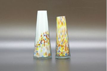 昭和レトロ　戦前　大正　置くだけでお部屋のアクセントになる古いマーブルガラス花瓶2個セット(六角、一輪挿し、花入、花器、硝子)(R-076608)