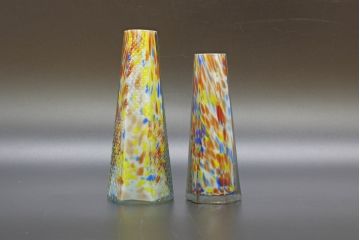 昭和レトロ　戦前　大正　置くだけでお部屋のアクセントになる古いマーブルガラス花瓶2個セット(六角、一輪挿し、花入、花器、硝子)(R-076609)