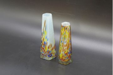 昭和レトロ　戦前　大正　置くだけでお部屋のアクセントになる古いマーブルガラス花瓶2個セット(六角、一輪挿し、花入、花器、硝子)(R-076610)