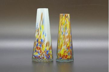 昭和レトロ　戦前　大正　置くだけでお部屋のアクセントになる古いマーブルガラス花瓶2個セット(六角、一輪挿し、花入、花器、硝子)(R-076610)