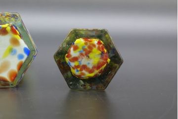 昭和レトロ　戦前　大正　置くだけでお部屋のアクセントになる古いマーブルガラス花瓶2個セット(六角、一輪挿し、花入、花器、硝子)(R-076610)