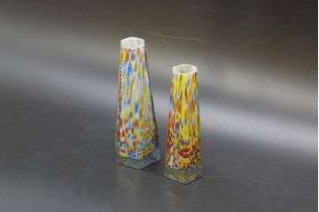 昭和レトロ　戦前　大正　置くだけでお部屋のアクセントになる古いマーブルガラス花瓶2個セット(六角、一輪挿し、花入、花器、硝子)(R-076611)