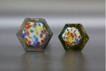 昭和レトロ　戦前　大正　置くだけでお部屋のアクセントになる古いマーブルガラス花瓶2個セット(六角、一輪挿し、花入、花器、硝子)(R-076611)
