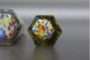 昭和レトロ　戦前　大正　置くだけでお部屋のアクセントになる古いマーブルガラス花瓶2個セット(六角、一輪挿し、花入、花器、硝子)(R-076611)