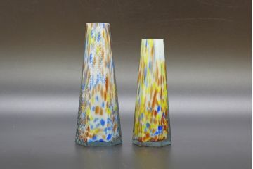 昭和レトロ　戦前　大正　置くだけでお部屋のアクセントになる古いマーブルガラス花瓶2個セット(六角、一輪挿し、花入、花器、硝子)(R-076612)