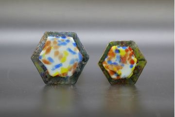昭和レトロ　戦前　大正　置くだけでお部屋のアクセントになる古いマーブルガラス花瓶2個セット(六角、一輪挿し、花入、花器、硝子)(R-076612)