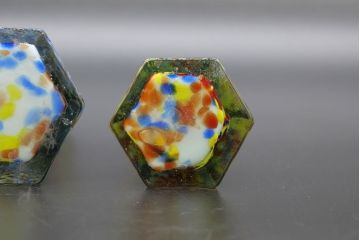 昭和レトロ　戦前　大正　置くだけでお部屋のアクセントになる古いマーブルガラス花瓶2個セット(六角、一輪挿し、花入、花器、硝子)(R-076612)
