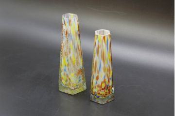 昭和レトロ　戦前　大正　置くだけでお部屋のアクセントになる古いマーブルガラス花瓶2個セット(六角、一輪挿し、花入、花器、硝子)(R-076613)