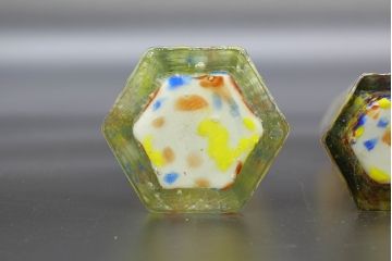昭和レトロ　戦前　大正　置くだけでお部屋のアクセントになる古いマーブルガラス花瓶2個セット(六角、一輪挿し、花入、花器、硝子)(R-076613)