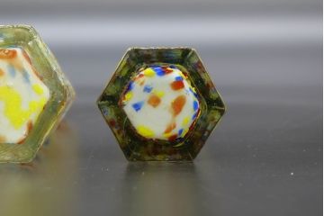 昭和レトロ　戦前　大正　置くだけでお部屋のアクセントになる古いマーブルガラス花瓶2個セット(六角、一輪挿し、花入、花器、硝子)(R-076613)