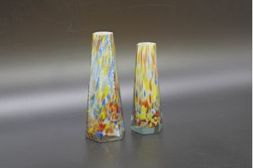 昭和レトロ　戦前　大正　置くだけでお部屋のアクセントになる古いマーブルガラス花瓶2個セット(六角、一輪挿し、花入、花器、硝子)(R-076614)