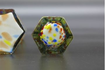 昭和レトロ　戦前　大正　置くだけでお部屋のアクセントになる古いマーブルガラス花瓶2個セット(六角、一輪挿し、花入、花器、硝子)(R-076614)