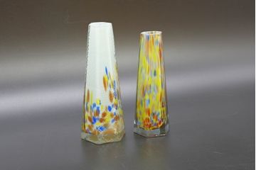 昭和レトロ　戦前　大正　置くだけでお部屋のアクセントになる古いマーブルガラス花瓶2個セット(六角、一輪挿し、花入、花器、硝子)(R-076615)