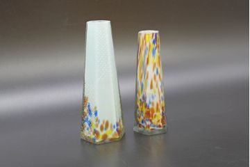 昭和レトロ　戦前　大正　置くだけでお部屋のアクセントになる古いマーブルガラス花瓶2個セット(六角、一輪挿し、花入、花器、硝子)(R-076618)