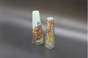 昭和レトロ　戦前　大正　置くだけでお部屋のアクセントになる古いマーブルガラス花瓶2個セット(六角、一輪挿し、花入、花器、硝子)(R-076619)