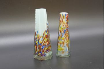 昭和レトロ　戦前　大正　置くだけでお部屋のアクセントになる古いマーブルガラス花瓶2個セット(六角、一輪挿し、花入、花器、硝子)(R-076619)