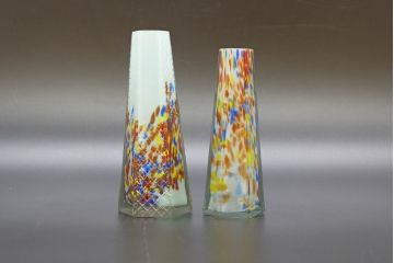 昭和レトロ　戦前　大正　置くだけでお部屋のアクセントになる古いマーブルガラス花瓶2個セット(六角、一輪挿し、花入、花器、硝子)(R-076619)