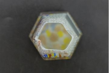 昭和レトロ　戦前　大正　置くだけでお部屋のアクセントになる古いマーブルガラス花瓶2個セット(六角、一輪挿し、花入、花器、硝子)(R-076620)