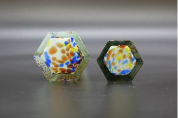 昭和レトロ　戦前　大正　置くだけでお部屋のアクセントになる古いマーブルガラス花瓶2個セット(六角、一輪挿し、花入、花器、硝子)(R-076621)