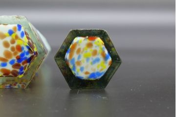 昭和レトロ　戦前　大正　置くだけでお部屋のアクセントになる古いマーブルガラス花瓶2個セット(六角、一輪挿し、花入、花器、硝子)(R-076621)