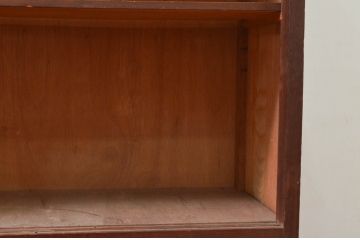 和製アンティーク　さりげなく空間になじむシンプルな引き出し付き飾り棚(本棚、書棚、ブックシェルフ、収納棚)(R-076623)