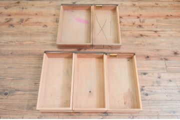 和製アンティーク　大正ロマン　上手物　高級品　ナラ材　和の雰囲気を引き立てる透かし彫り入りの片袖机(文机、座机、ローテーブル、作業台、ワークデスク、在宅用、在宅ワーク用)(R-076625)