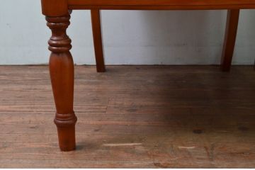 中古　横浜ダニエル(daniel)　LD(エルディー)シリーズ　A-543　品のある佇まいが素敵なチェア2脚セット(ダイニングチェア、椅子、バラ売り可能)(定価2脚で約50万円)(R-076628)