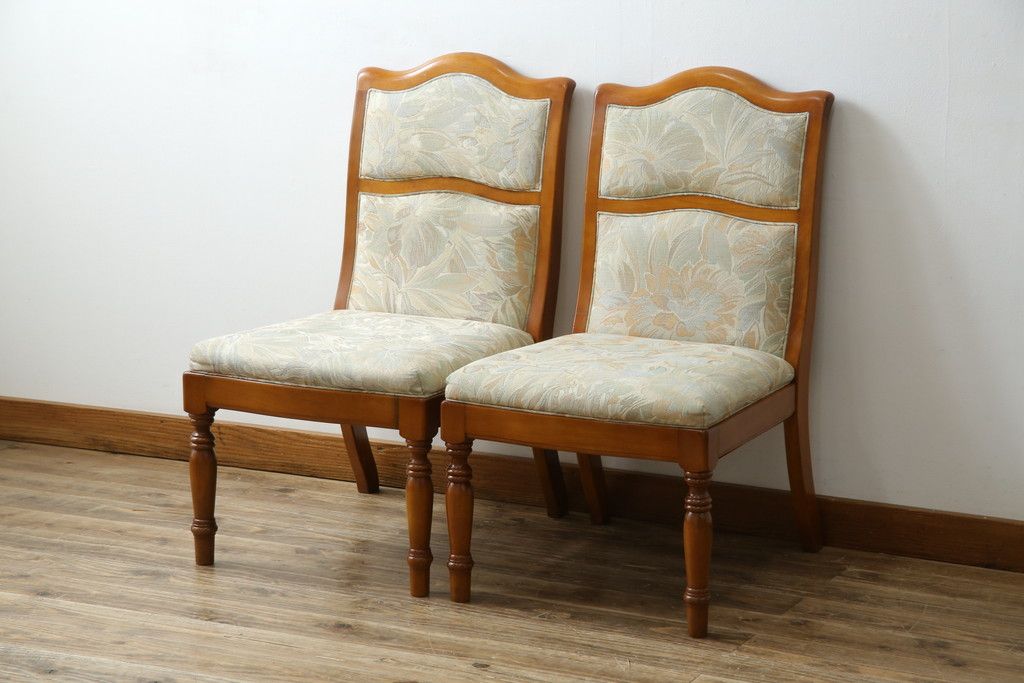 中古　横浜ダニエル(daniel)　LD(エルディー)シリーズ　A-543　品のある佇まいが素敵なチェア2脚セット(ダイニングチェア、椅子、バラ売り可能)(定価2脚で約50万円)(R-076628)