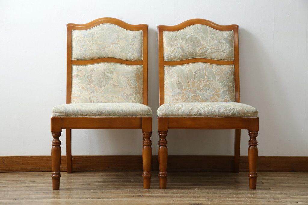 中古　横浜ダニエル(daniel)　LD(エルディー)シリーズ　A-543　品のある佇まいが素敵なチェア2脚セット(ダイニングチェア、椅子、バラ売り可能)(定価2脚で約50万円)(R-076628)