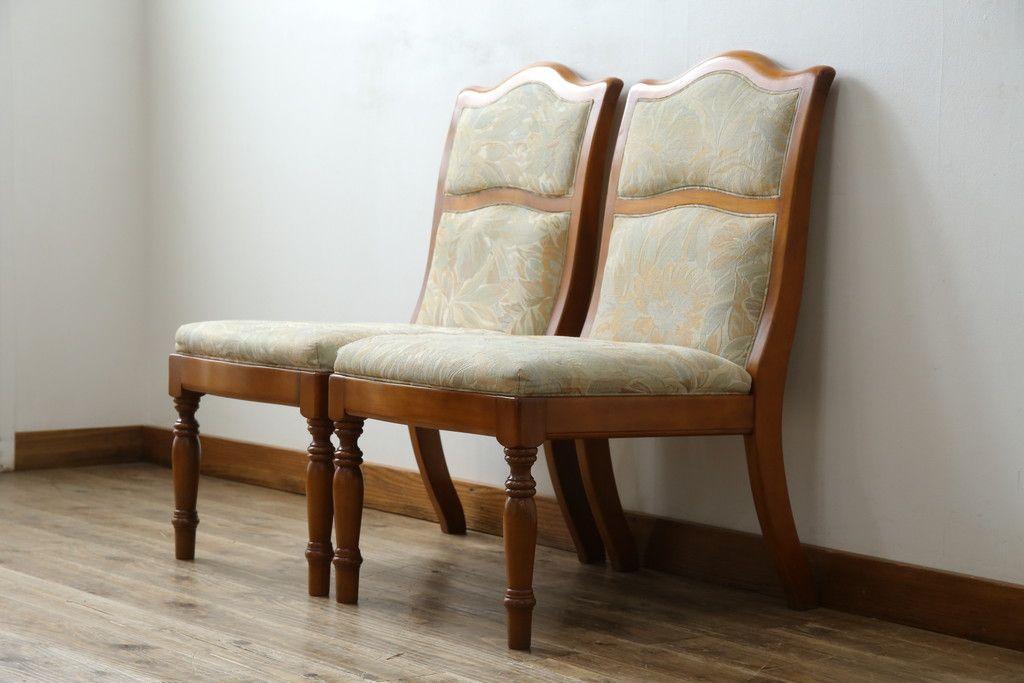 中古　横浜ダニエル(daniel)　LD(エルディー)シリーズ　A-543　品のある佇まいが素敵なチェア2脚セット(ダイニングチェア、椅子、バラ売り可能)(定価2脚で約50万円)(R-076628)