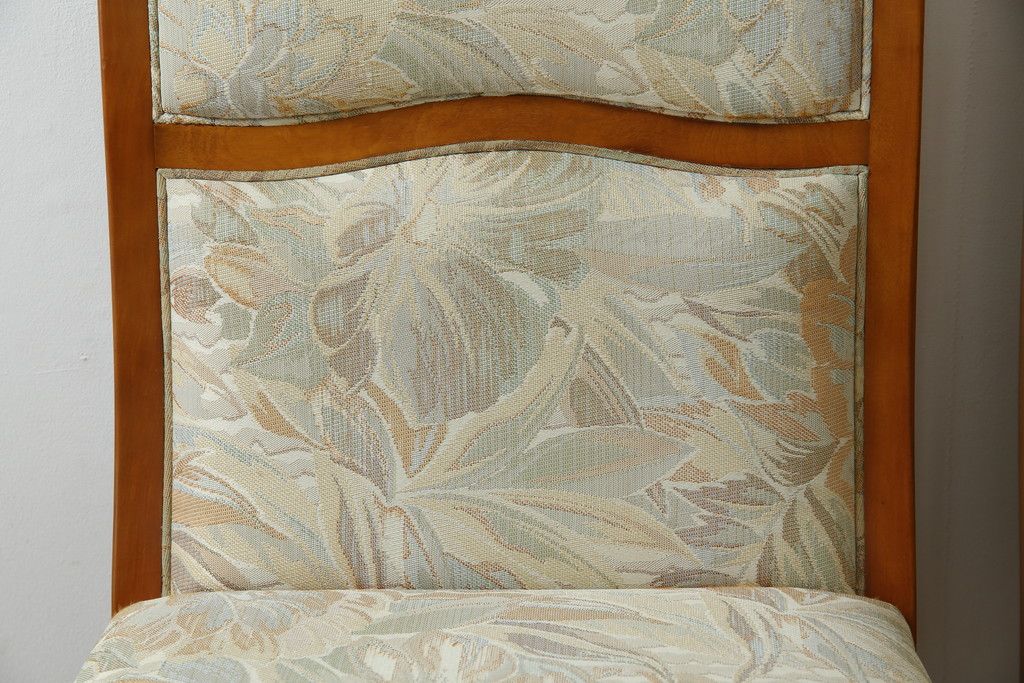 中古　横浜ダニエル(daniel)　LD(エルディー)シリーズ　A-543　品のある佇まいが素敵なチェア2脚セット(ダイニングチェア、椅子、バラ売り可能)(定価2脚で約50万円)(R-076628)