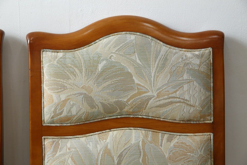 中古　横浜ダニエル(daniel)　LD(エルディー)シリーズ　A-543　品のある佇まいが素敵なチェア2脚セット(ダイニングチェア、椅子、バラ売り可能)(定価2脚で約50万円)(R-076628)