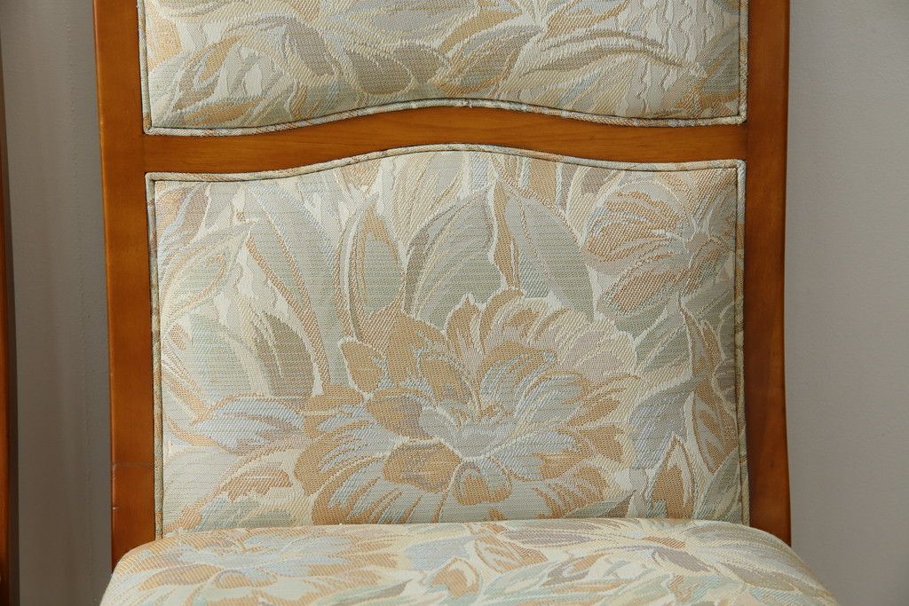 中古　横浜ダニエル(daniel)　LD(エルディー)シリーズ　A-543　品のある佇まいが素敵なチェア2脚セット(ダイニングチェア、椅子、バラ売り可能)(定価2脚で約50万円)(R-076628)