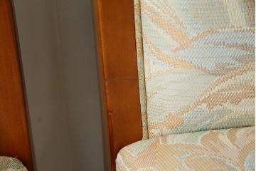 中古　横浜ダニエル(daniel)　LD(エルディー)シリーズ　A-543　品のある佇まいが素敵なチェア2脚セット(ダイニングチェア、椅子、バラ売り可能)(定価2脚で約50万円)(R-076628)