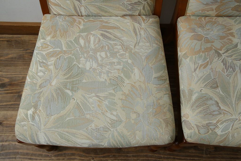 中古　横浜ダニエル(daniel)　LD(エルディー)シリーズ　A-543　品のある佇まいが素敵なチェア2脚セット(ダイニングチェア、椅子、バラ売り可能)(定価2脚で約50万円)(R-076628)