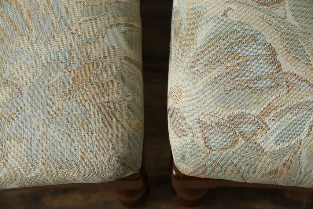 中古　横浜ダニエル(daniel)　LD(エルディー)シリーズ　A-543　品のある佇まいが素敵なチェア2脚セット(ダイニングチェア、椅子、バラ売り可能)(定価2脚で約50万円)(R-076628)