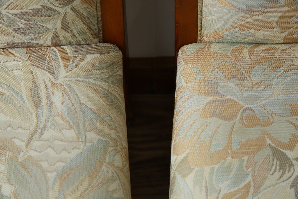 中古　横浜ダニエル(daniel)　LD(エルディー)シリーズ　A-543　品のある佇まいが素敵なチェア2脚セット(ダイニングチェア、椅子、バラ売り可能)(定価2脚で約50万円)(R-076628)