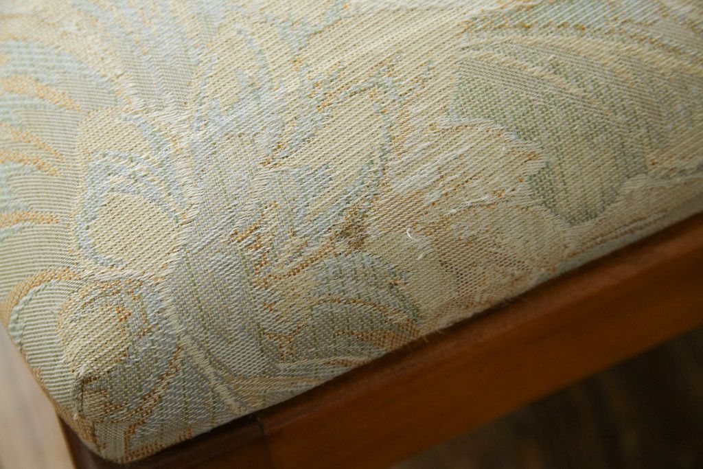 中古　横浜ダニエル(daniel)　LD(エルディー)シリーズ　A-543　品のある佇まいが素敵なチェア2脚セット(ダイニングチェア、椅子、バラ売り可能)(定価2脚で約50万円)(R-076628)