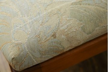 中古　横浜ダニエル(daniel)　LD(エルディー)シリーズ　A-543　品のある佇まいが素敵なチェア2脚セット(ダイニングチェア、椅子、バラ売り可能)(定価2脚で約50万円)(R-076628)