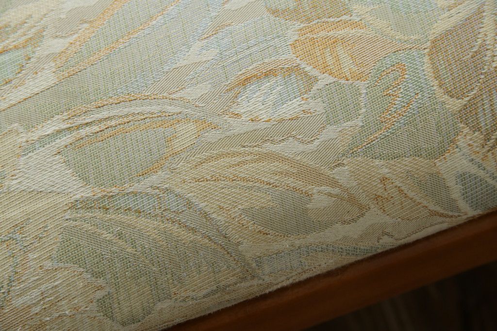 中古　横浜ダニエル(daniel)　LD(エルディー)シリーズ　A-543　品のある佇まいが素敵なチェア2脚セット(ダイニングチェア、椅子、バラ売り可能)(定価2脚で約50万円)(R-076628)