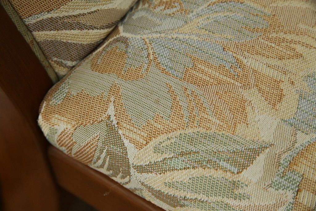 中古　横浜ダニエル(daniel)　LD(エルディー)シリーズ　A-543　品のある佇まいが素敵なチェア2脚セット(ダイニングチェア、椅子、バラ売り可能)(定価2脚で約50万円)(R-076628)