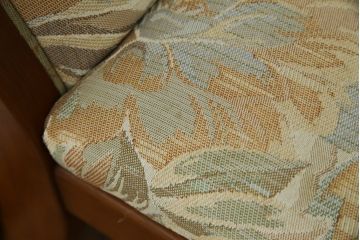 中古　横浜ダニエル(daniel)　LD(エルディー)シリーズ　A-543　品のある佇まいが素敵なチェア2脚セット(ダイニングチェア、椅子、バラ売り可能)(定価2脚で約50万円)(R-076628)