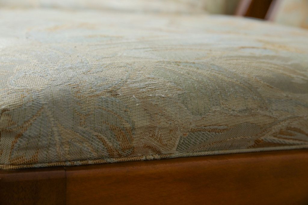 中古　横浜ダニエル(daniel)　LD(エルディー)シリーズ　A-543　品のある佇まいが素敵なチェア2脚セット(ダイニングチェア、椅子、バラ売り可能)(定価2脚で約50万円)(R-076628)