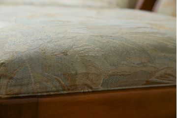 中古　横浜ダニエル(daniel)　LD(エルディー)シリーズ　A-543　品のある佇まいが素敵なチェア2脚セット(ダイニングチェア、椅子、バラ売り可能)(定価2脚で約50万円)(R-076628)